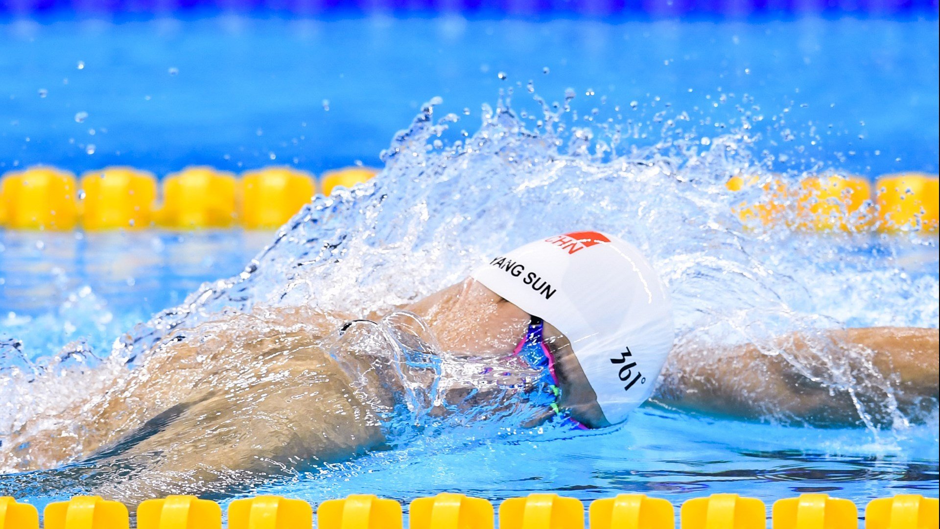 智能穿戴设备统计运动数据，助力运动员科学训练，体育智能穿戴设备