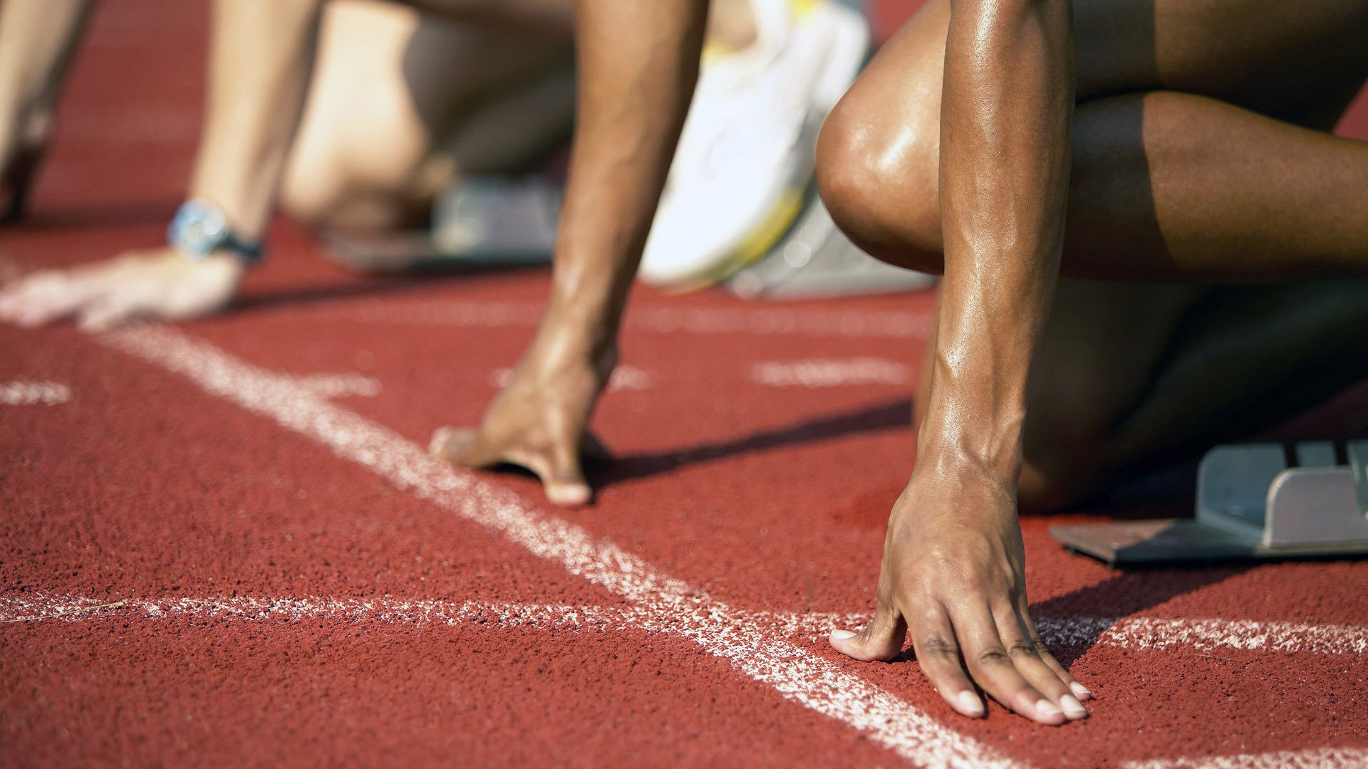 爱尔兰青少年橄榄球比赛观众席满座，爱尔兰式橄榄球